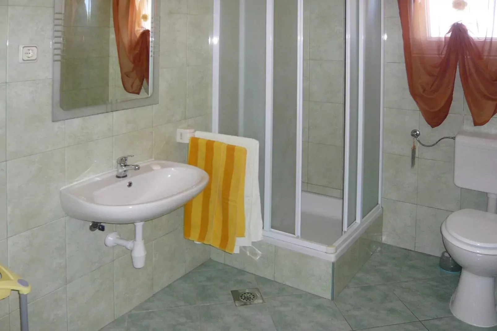 A4 - Apartments Ljilja PrivlakaA4 ca 40 qm für 1-4 Pers-Badezimmer