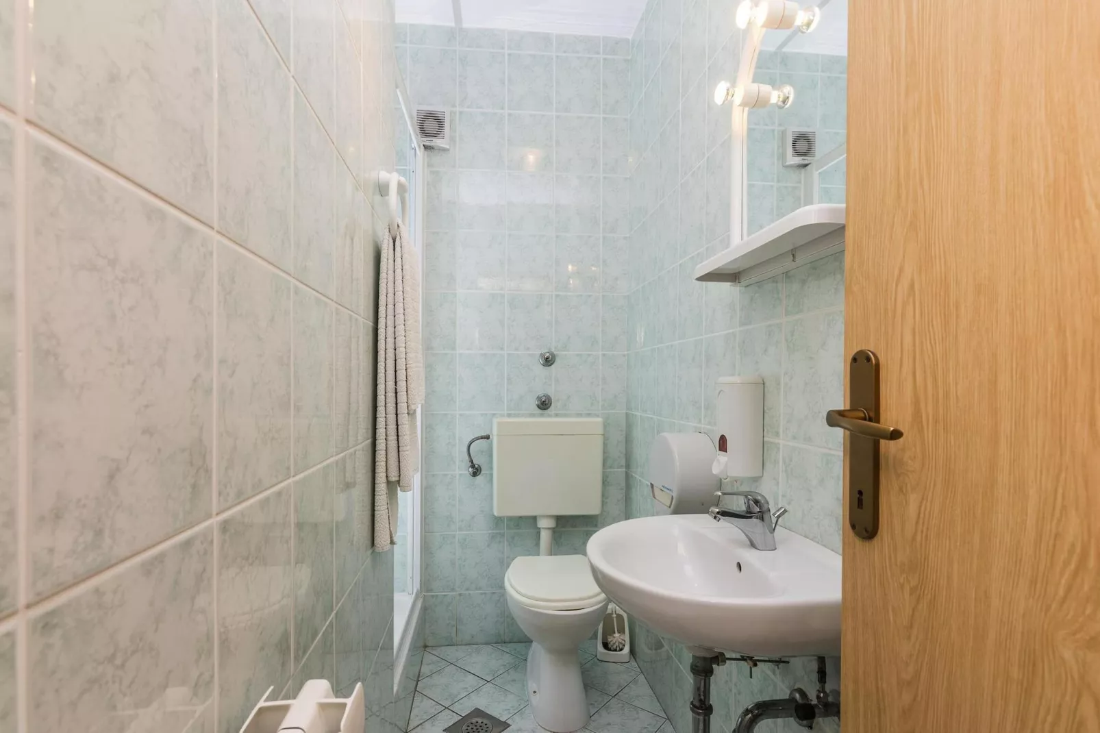 Apartments Albi, Zaton-Studio A2, ca. 25 qm, bei Belegung mit 1-2 Erw.-Badezimmer