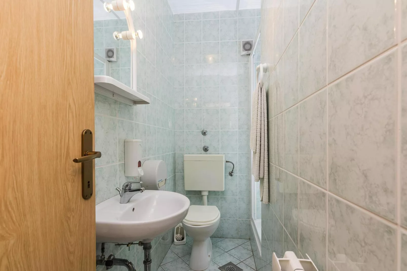 Apartments Albi, Zaton-Studio A2, ca. 25 qm, bei Belegung mit 1-2 Erw.-Badezimmer