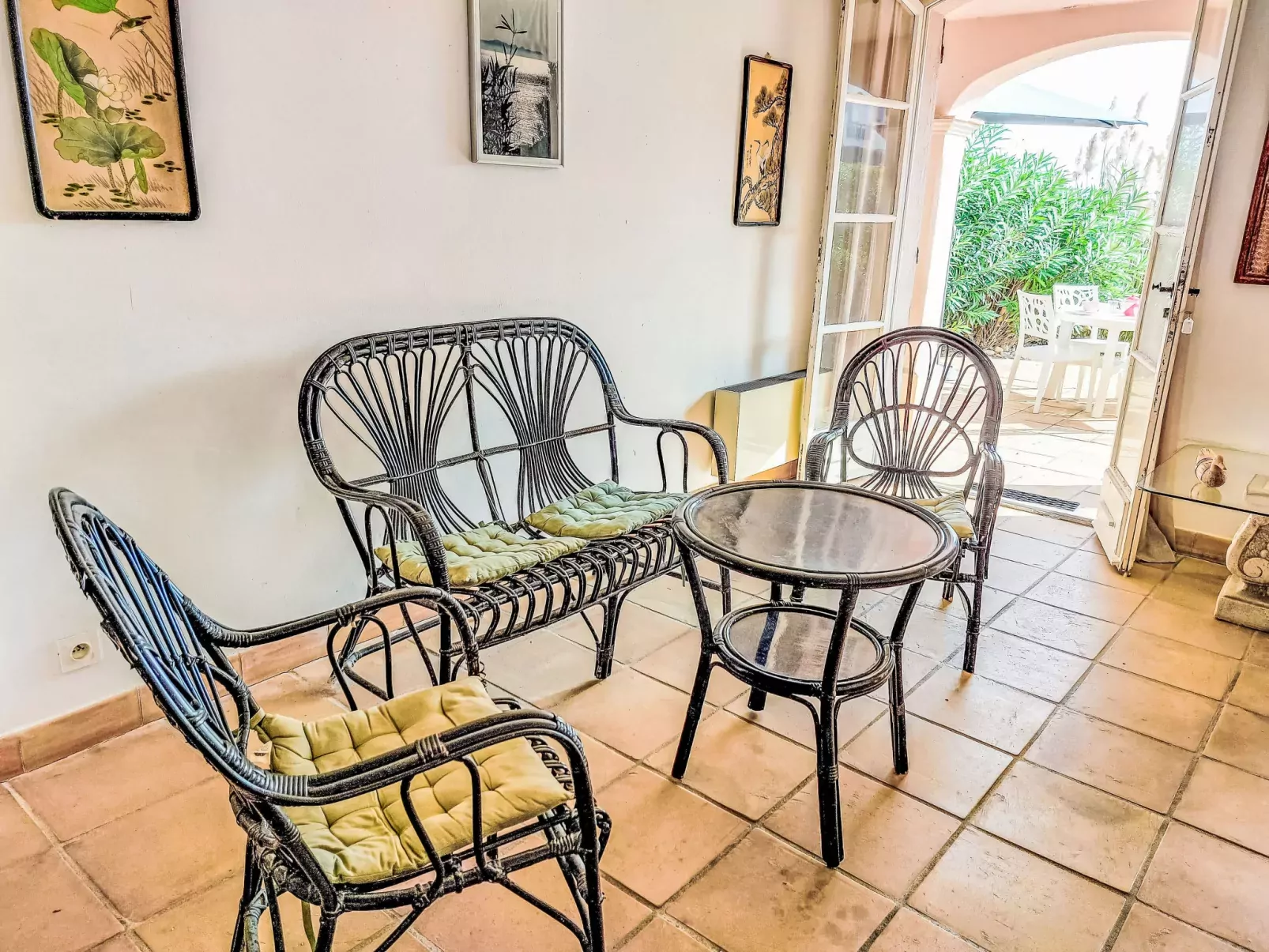 Bonne Terrasse-Inside