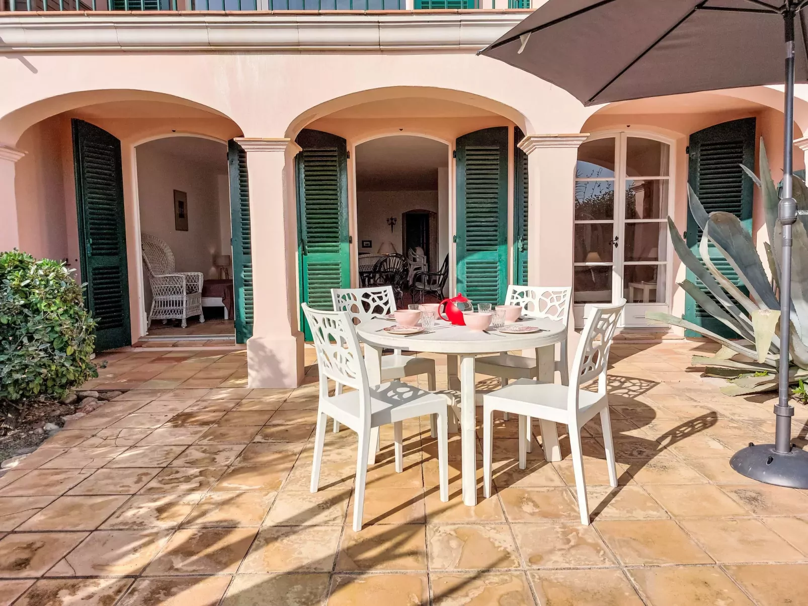 Bonne Terrasse-Outside
