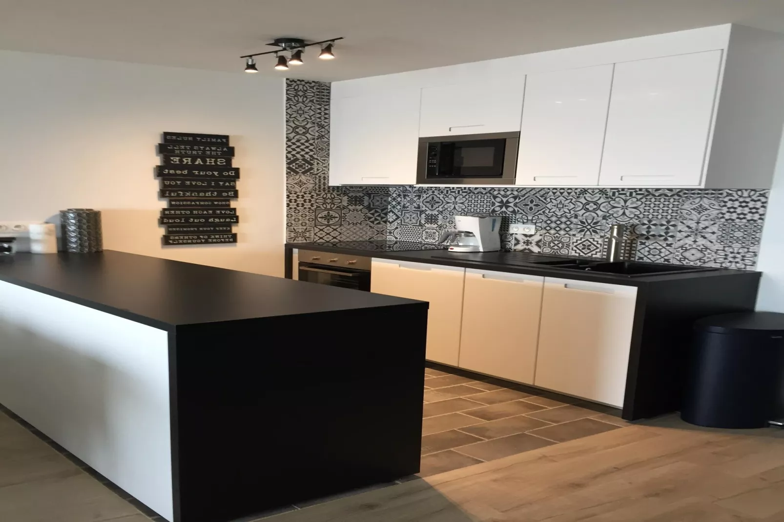 MAYA 801-Kitchen
