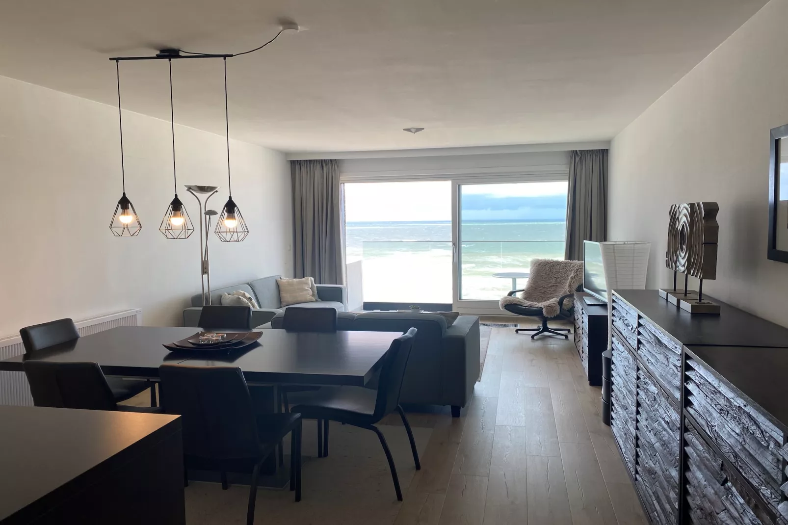 MAYA 801-Dining room