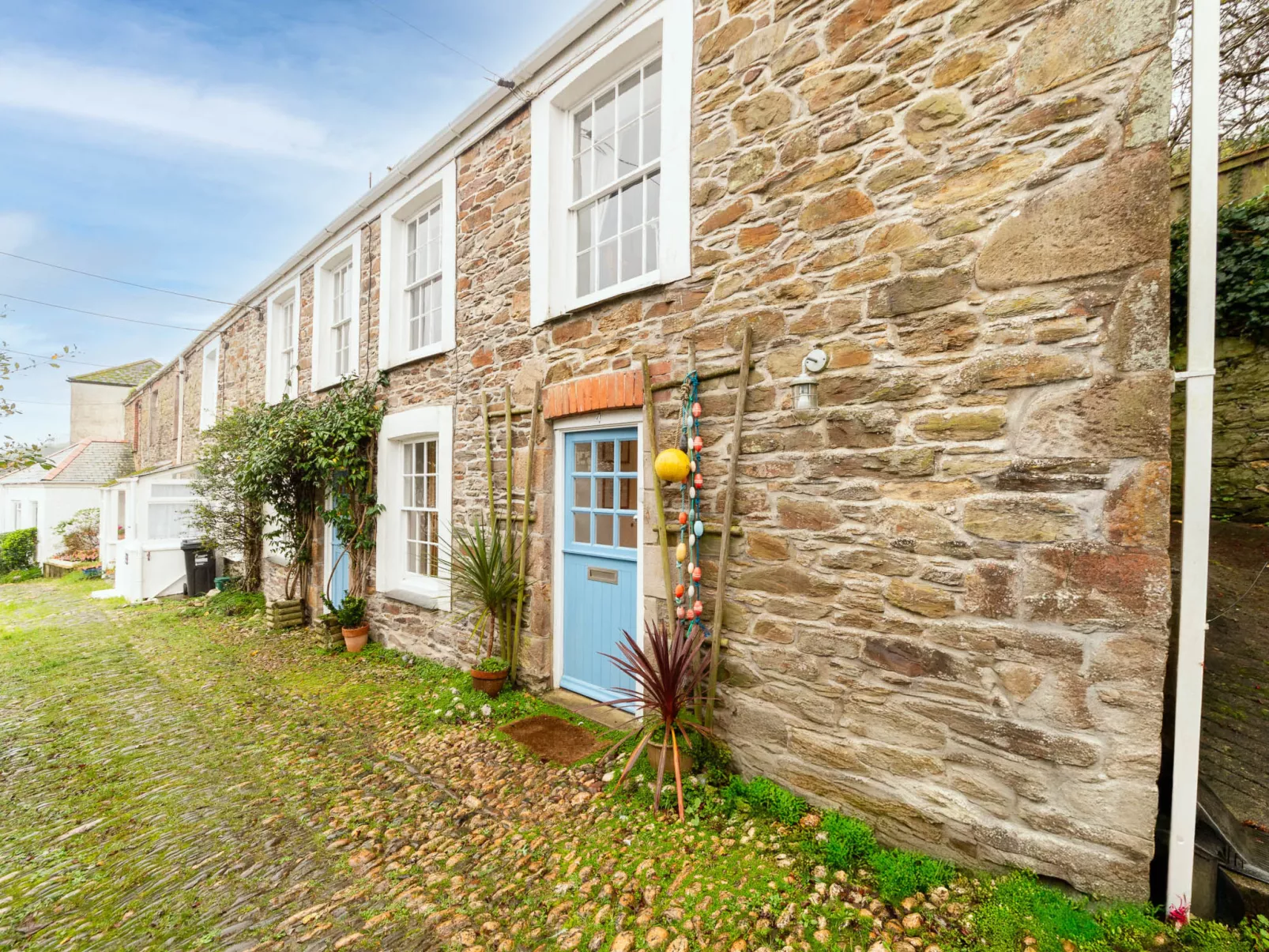 Elm Cottage-Outside