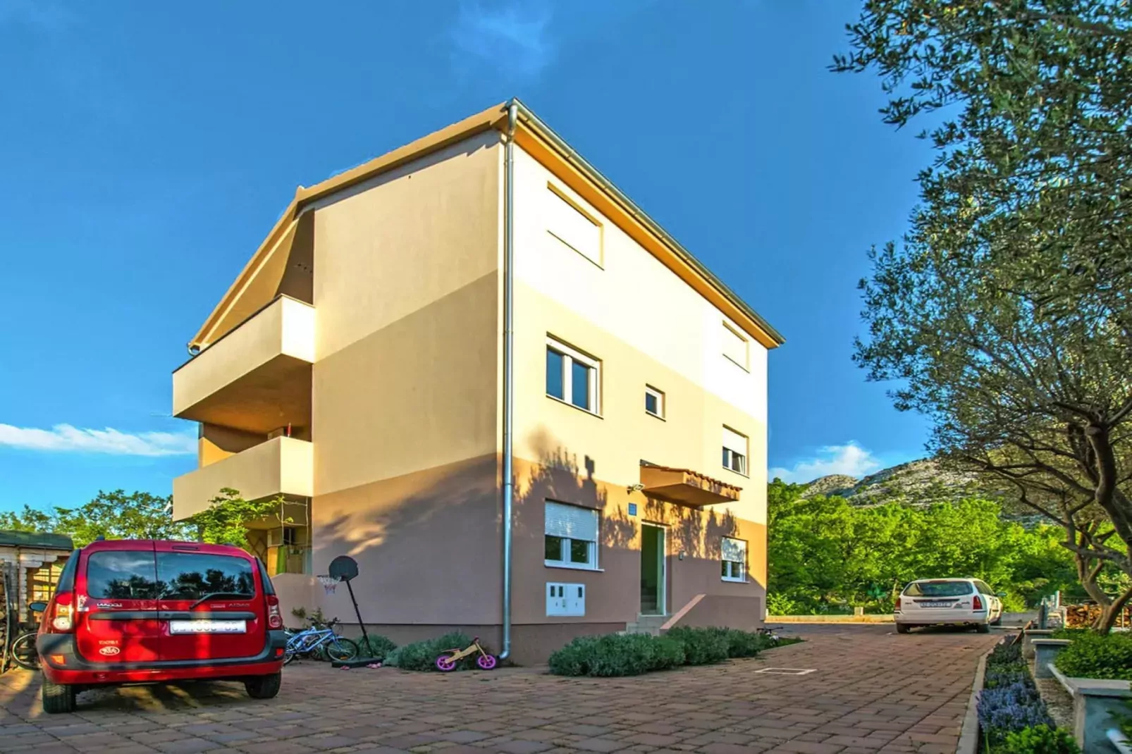 Holiday flat Kuco Starigrad Paklenica-3-Raum-App SD44 A01 ca 58 qm bei Belegung mit 5 Pers-Außenbereich Sommer