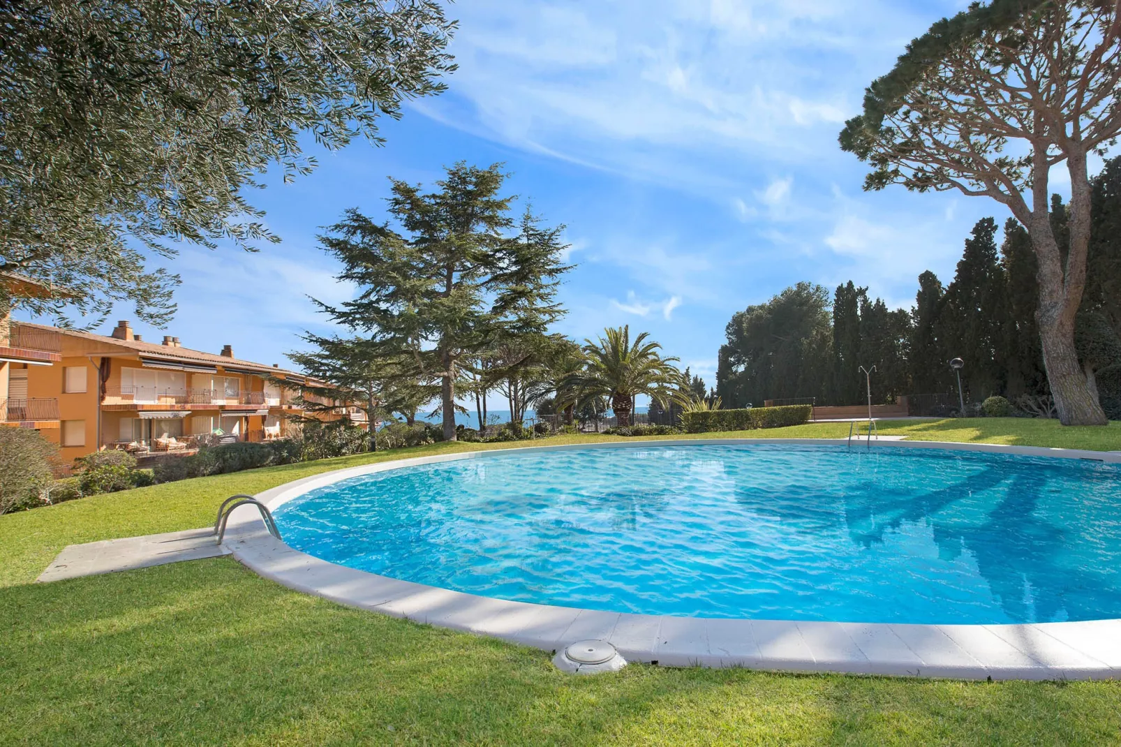 Illa 23-Pool