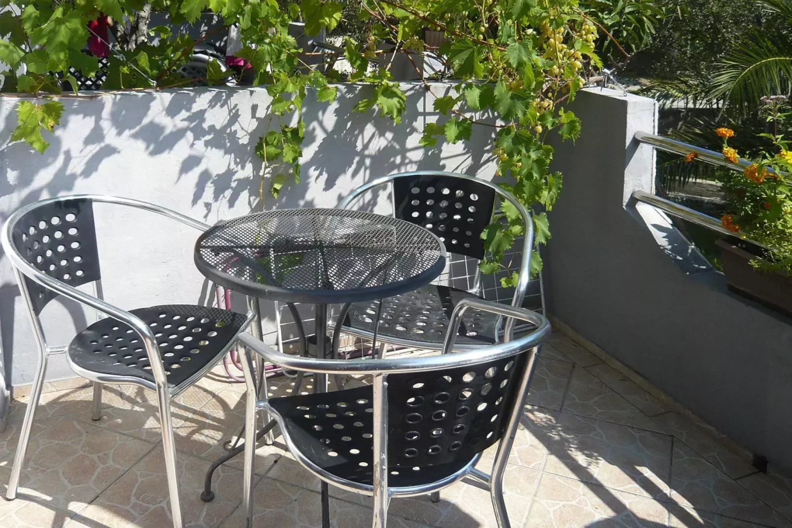 Bungalow Zoran, Starigrad Paklenica-E8 - 5 Pers.-Terrace balcony
