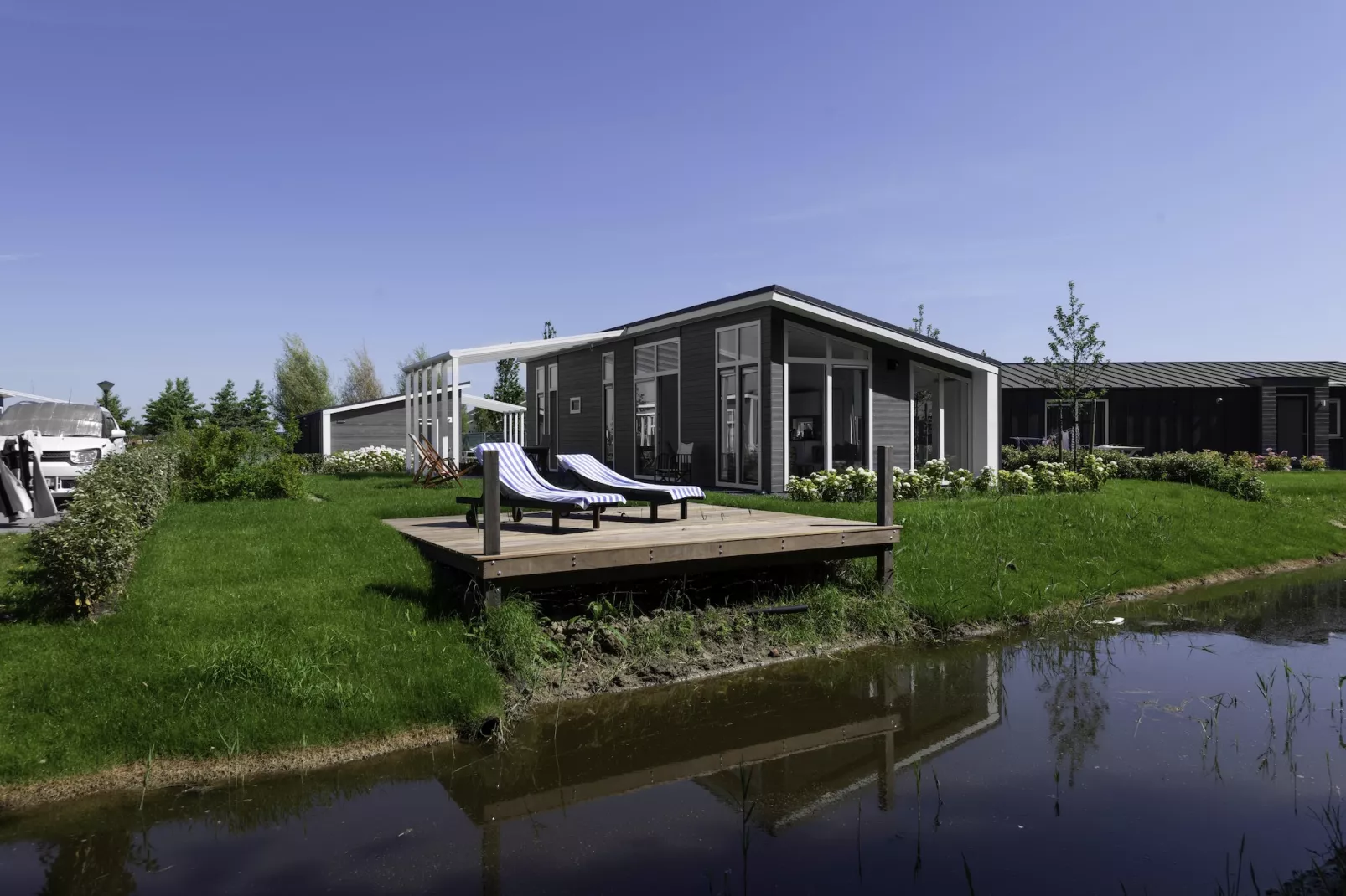 Water Resort Oosterschelde 101-Gardens summer