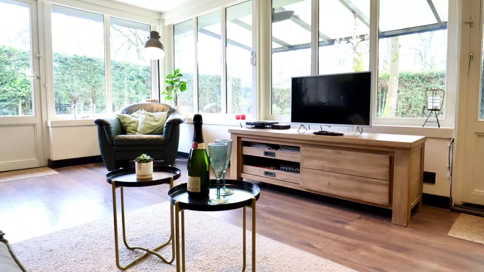 Sonnig Bungalow-Living room