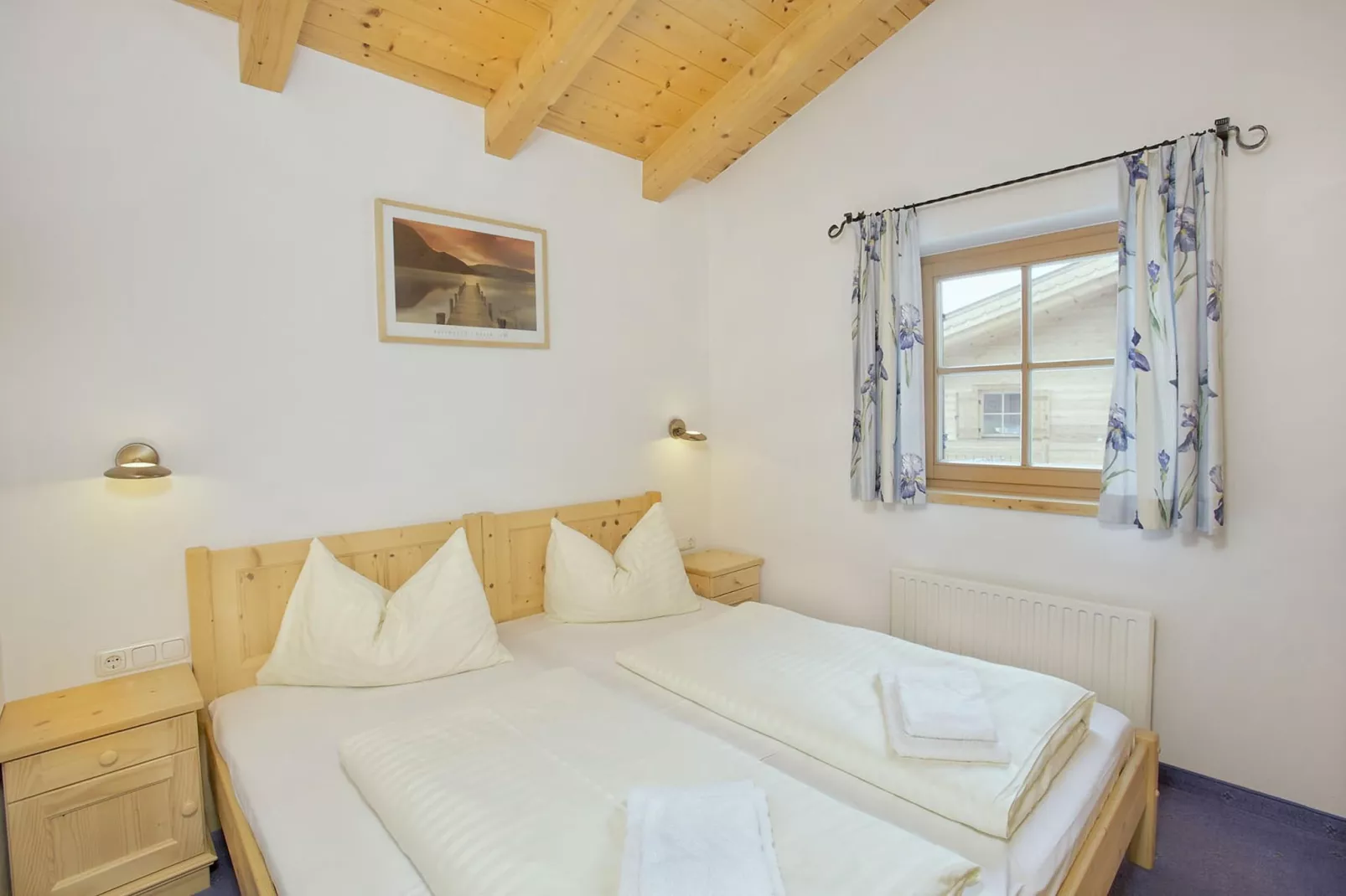 Heidi's Alm Hütte-Bedroom