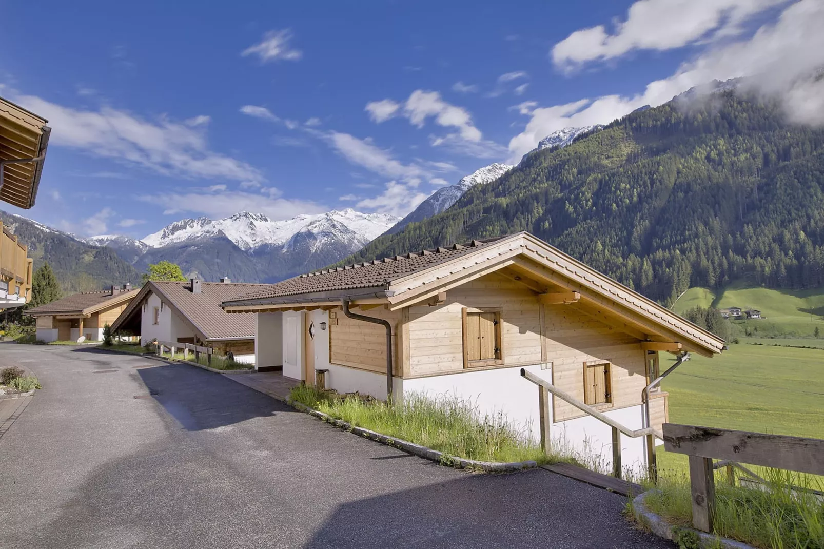 Heidi's Alm Hütte-Exterior summer