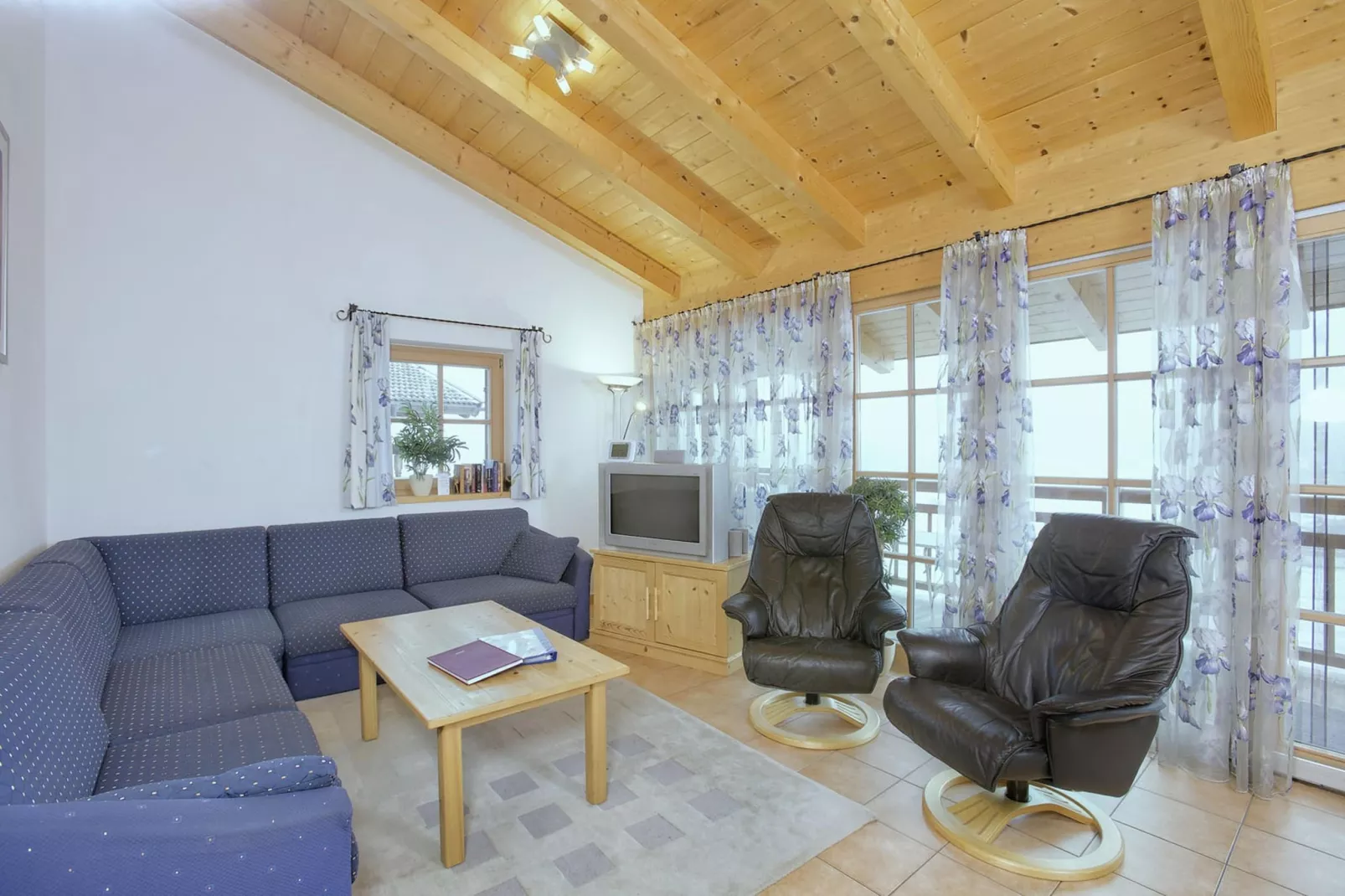 Heidi's Alm Hütte-Living room