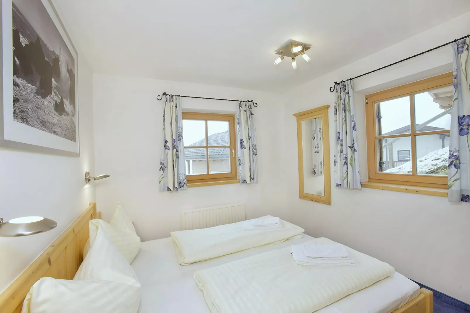 Heidi's Alm Hütte-Bedroom