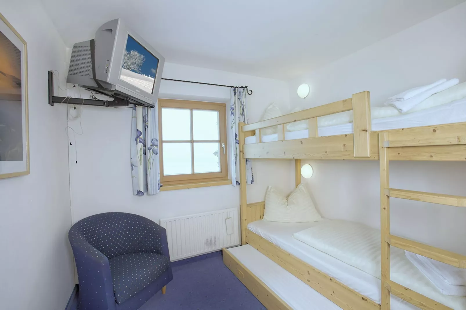 Heidi's Alm Hütte-Bedroom
