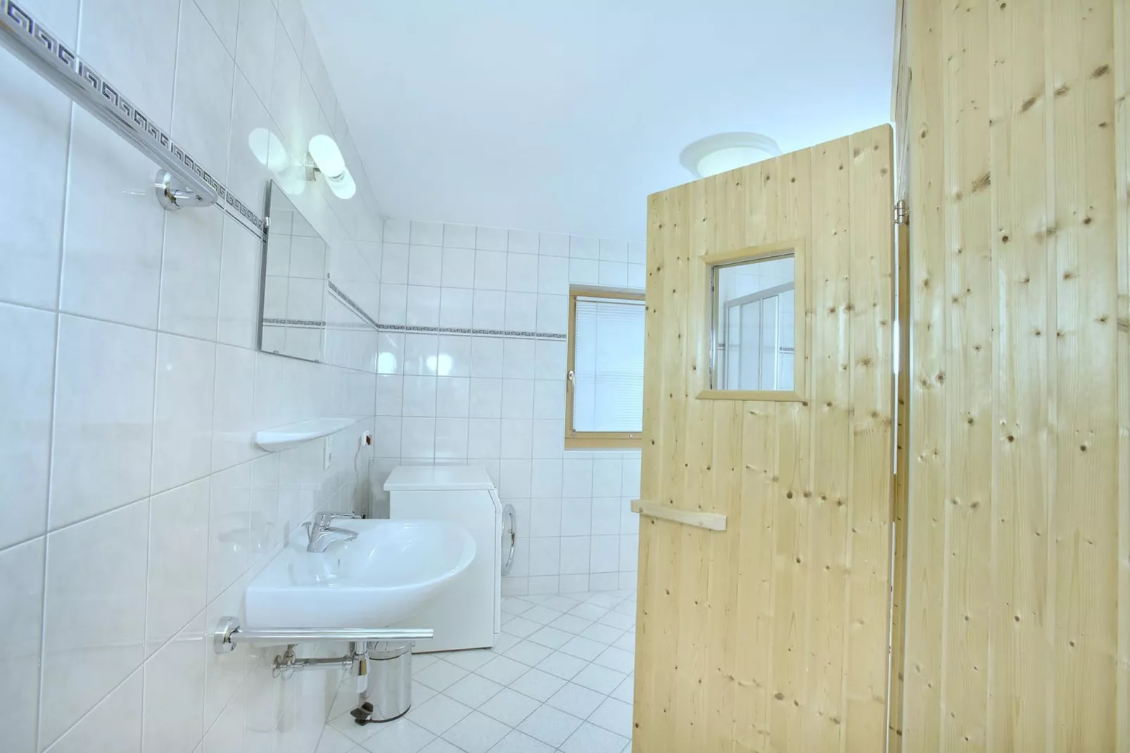 Heidi's Alm Hütte-Bathroom