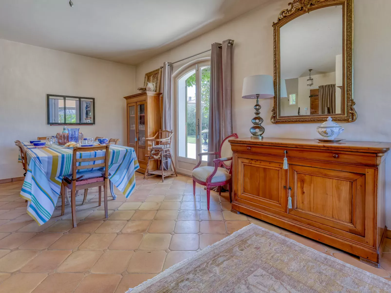 Villa Sainte Anne-Inside