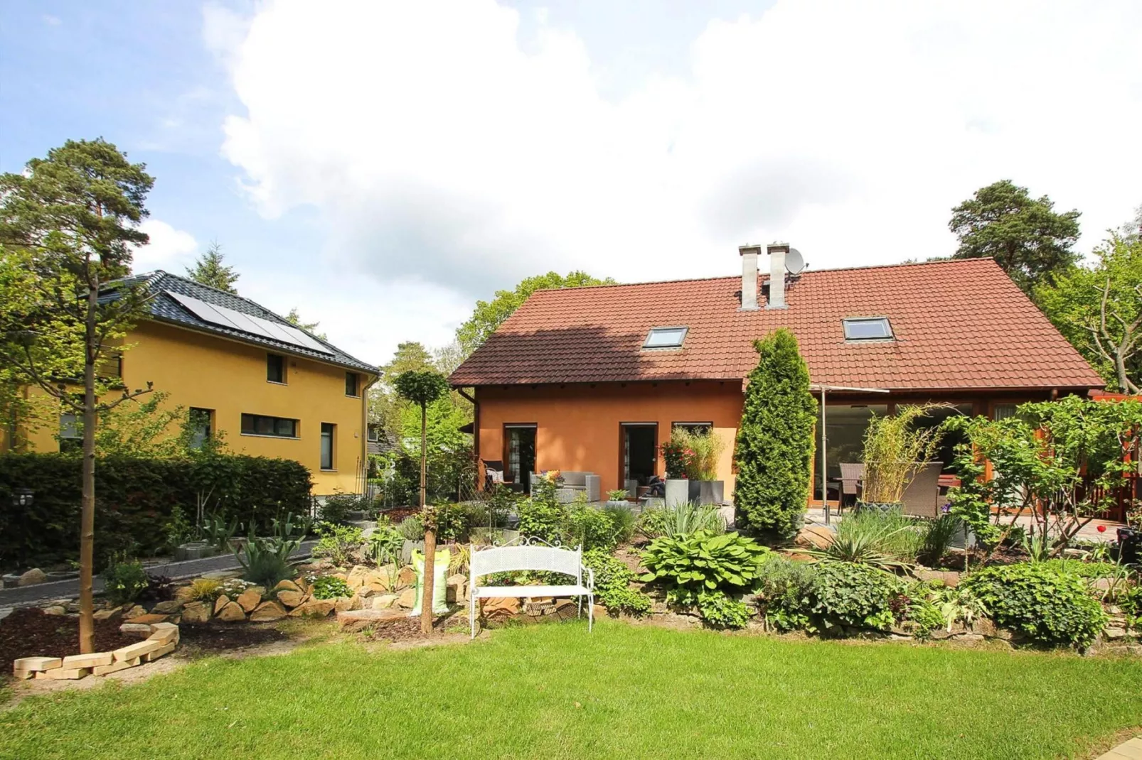 Doppelhaushälfte mit Sonnenterrasse-Exterior summer