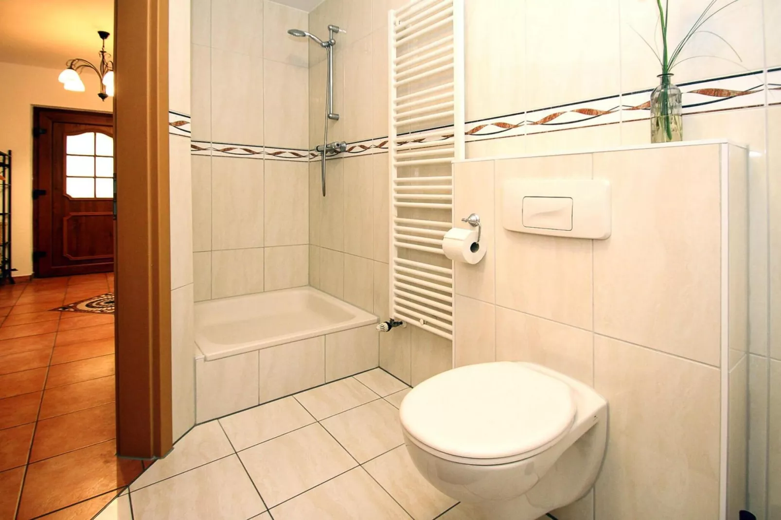 Doppelhaushälfte mit Sonnenterrasse-Bathroom