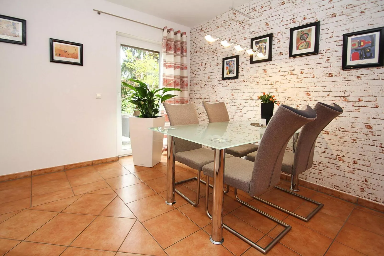 Doppelhaushälfte mit Sonnenterrasse-Dining room