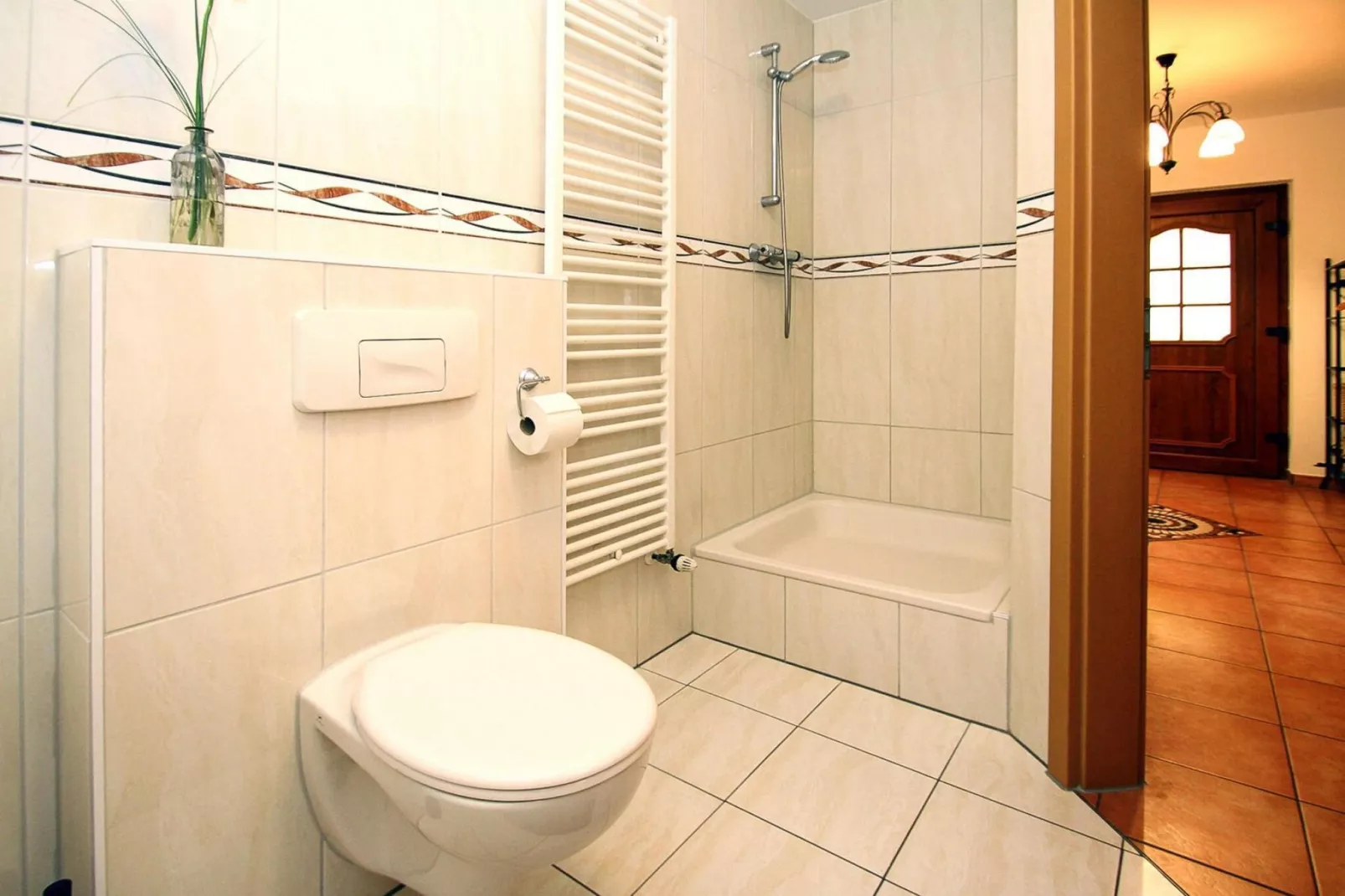 Doppelhaushälfte mit Sonnenterrasse-Bathroom