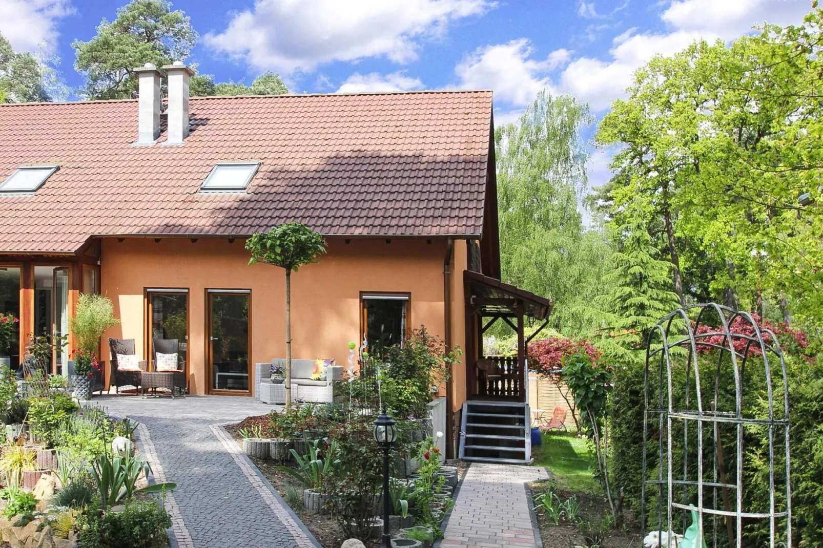 Doppelhaushälfte mit Sonnenterrasse-Exterior summer