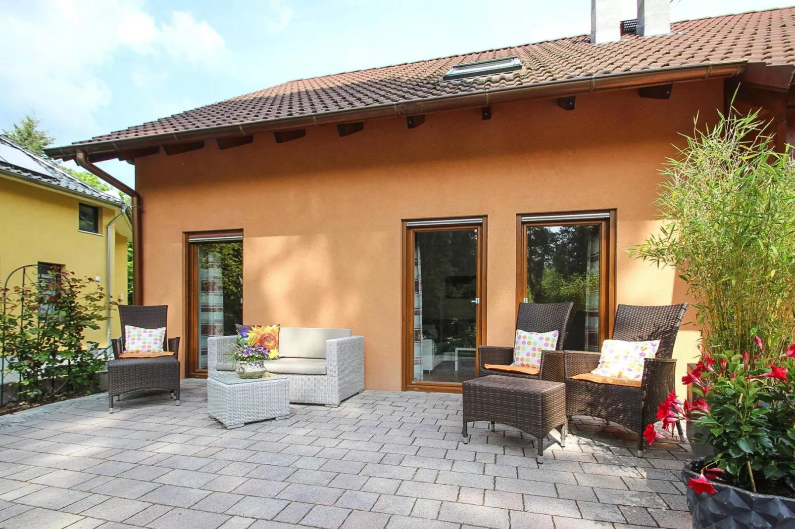 Doppelhaushälfte mit Sonnenterrasse-Exterior summer