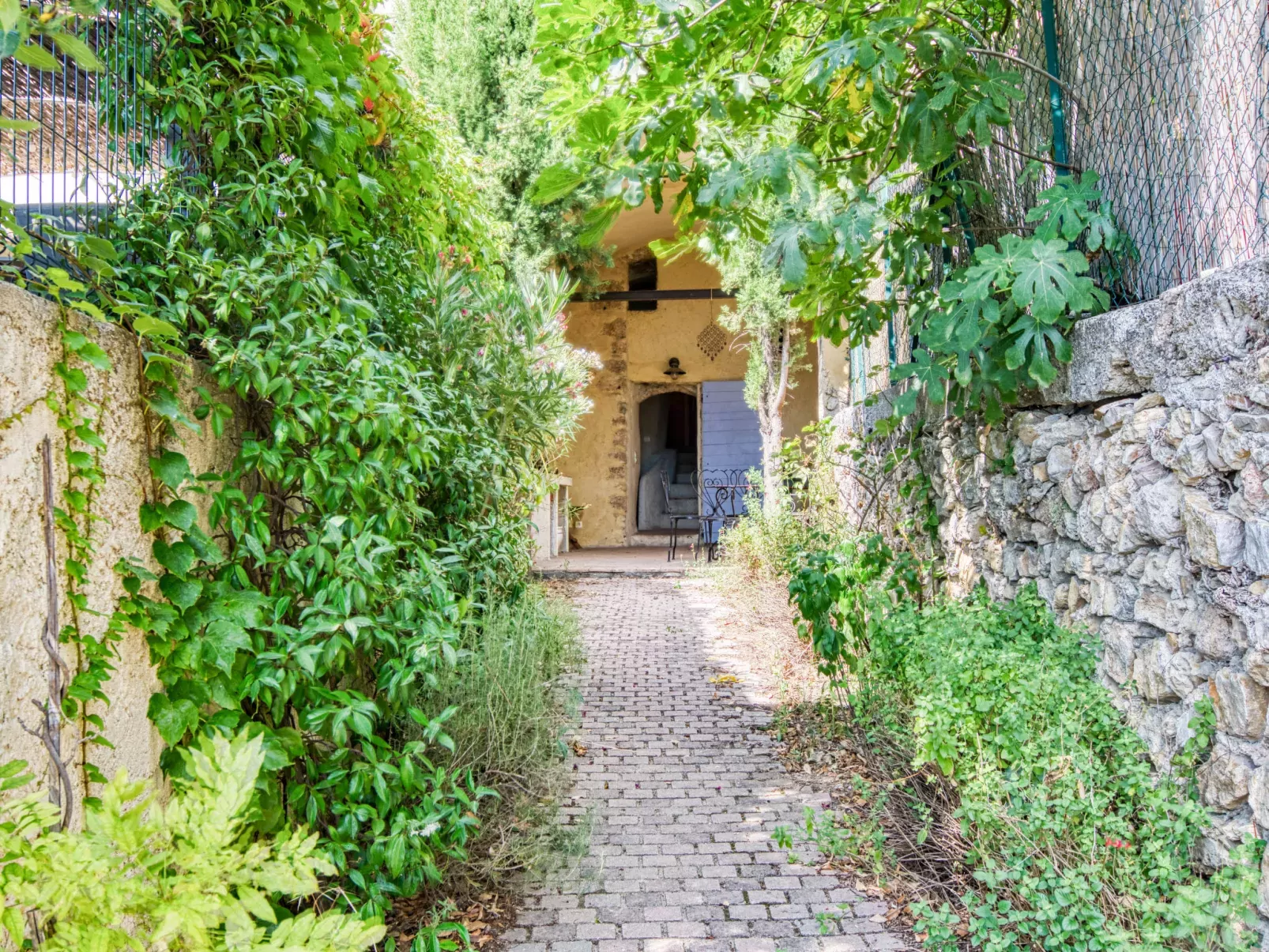 Maison de Village Les Ormeaux-Outside
