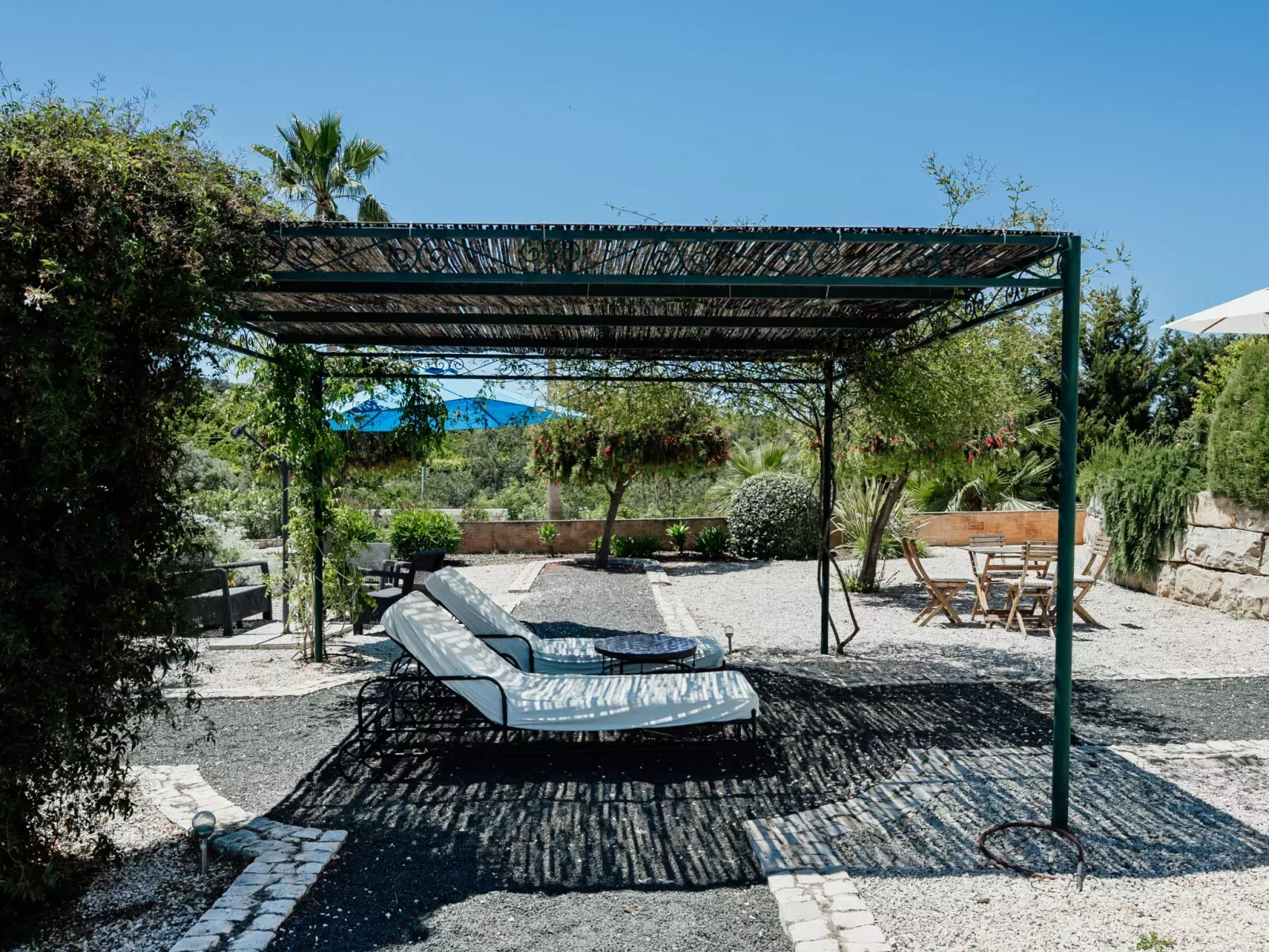 Entrecolinas-Outside