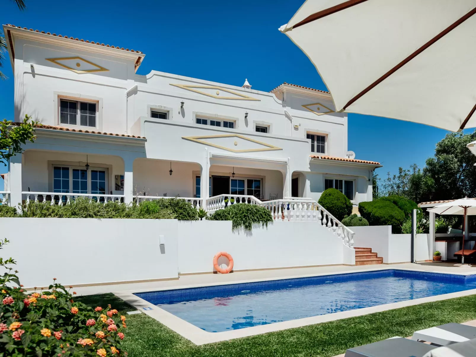 Entrecolinas-Outside
