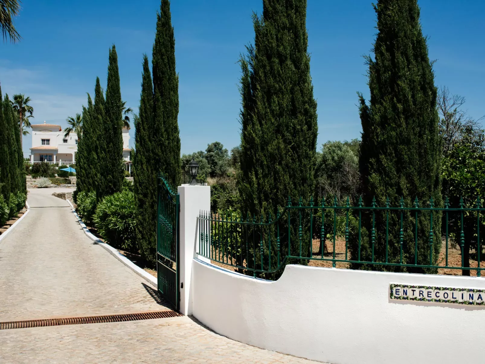 Entrecolinas-Outside