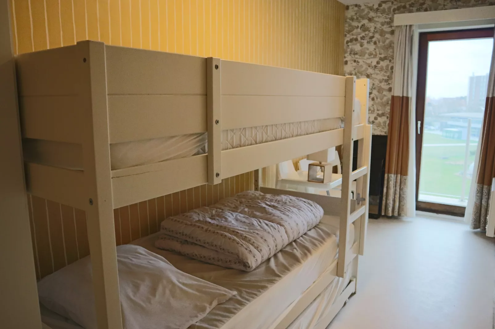 DEN OEVER IV 0401GAR-Bedroom