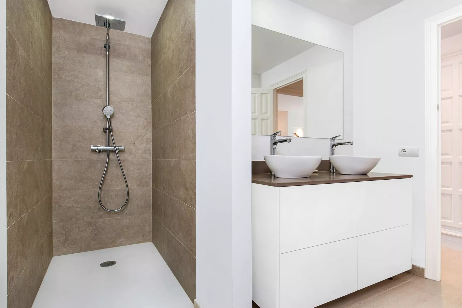 Puig Artigas 2-Bathroom