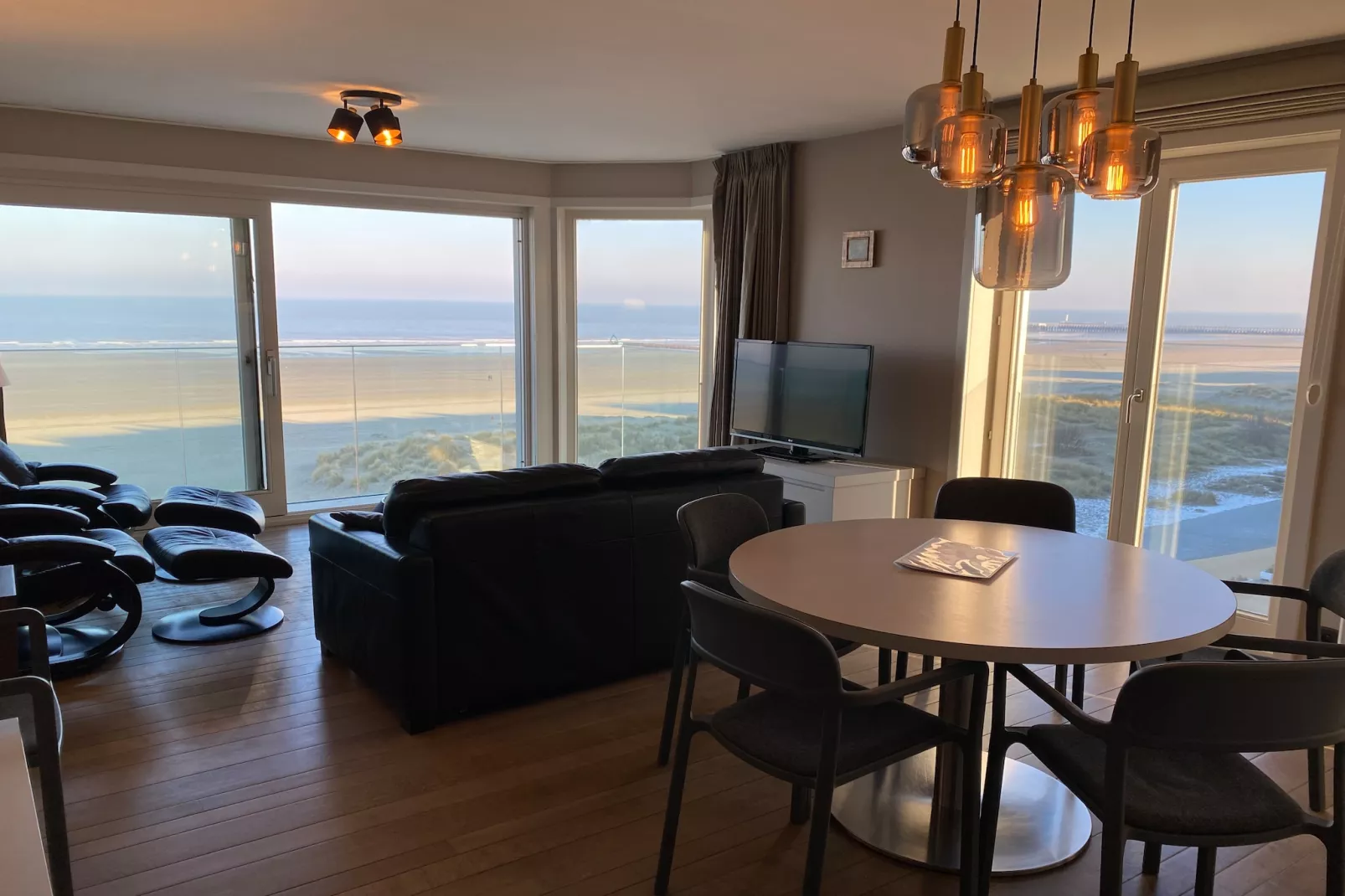 SEAWIND 503-Living room