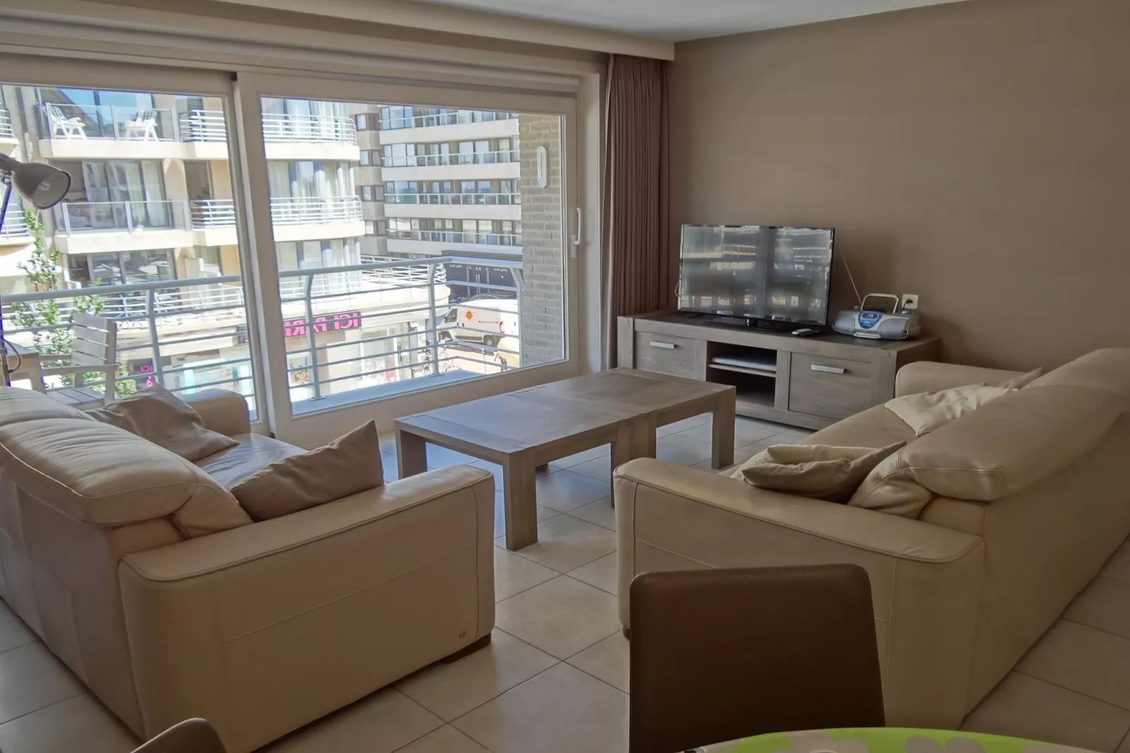 HELIOS-Living room