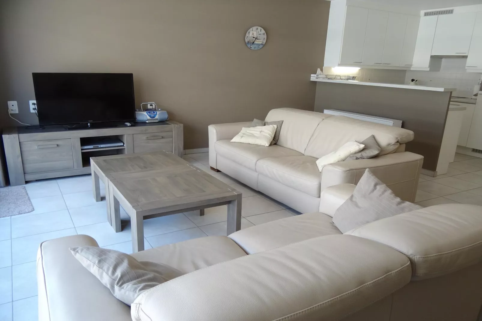 HELIOS-Living room