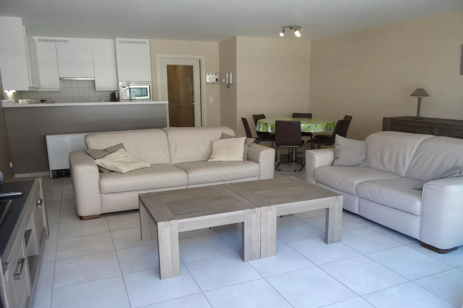 HELIOS-Living room