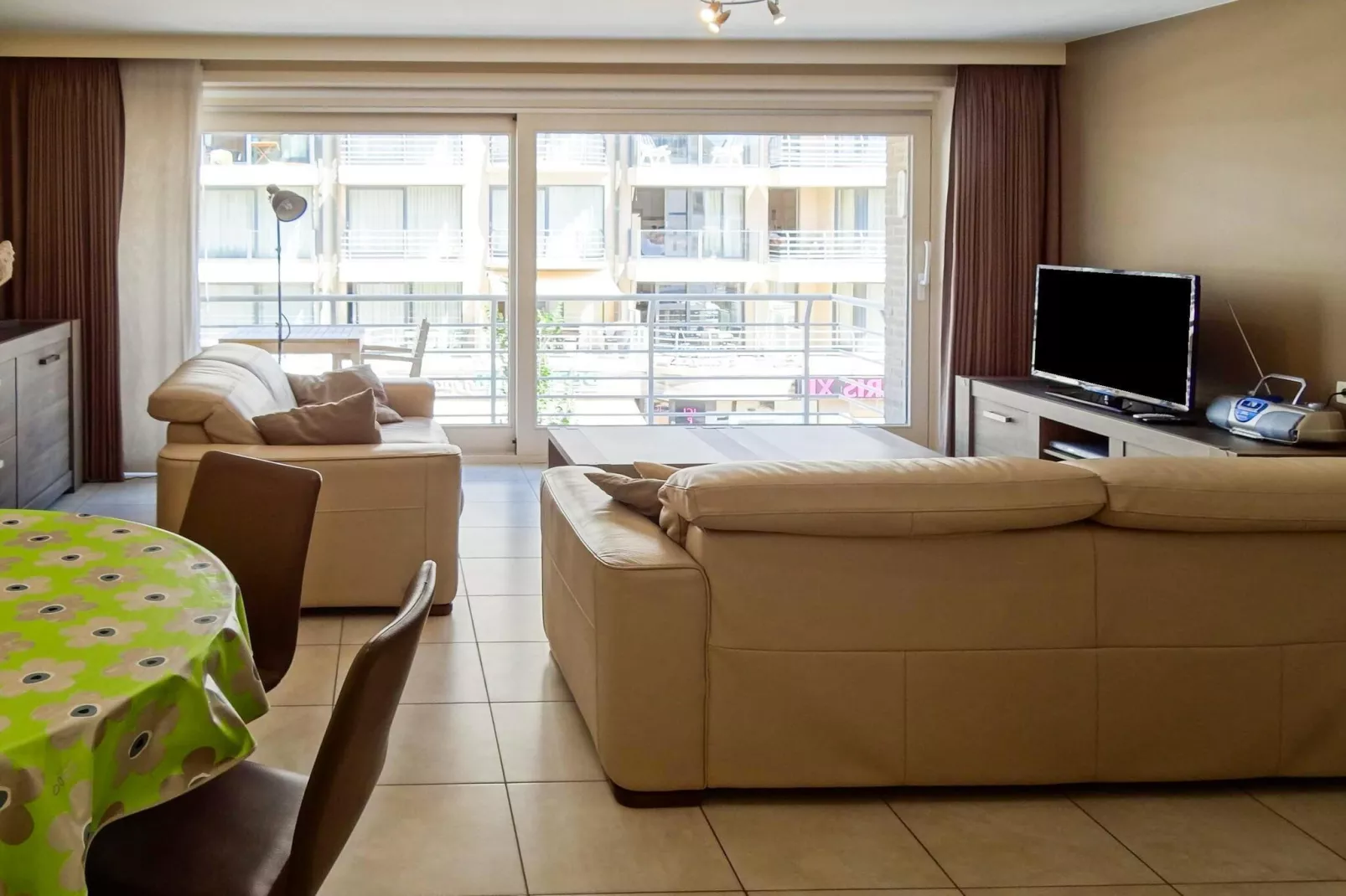 HELIOS-Living room