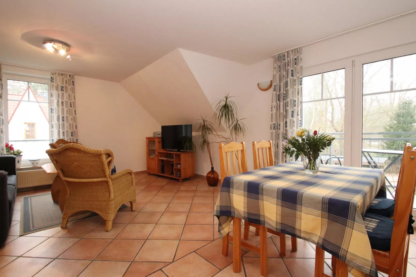 Bernstein mit Balkon am Sandstrand-Living room