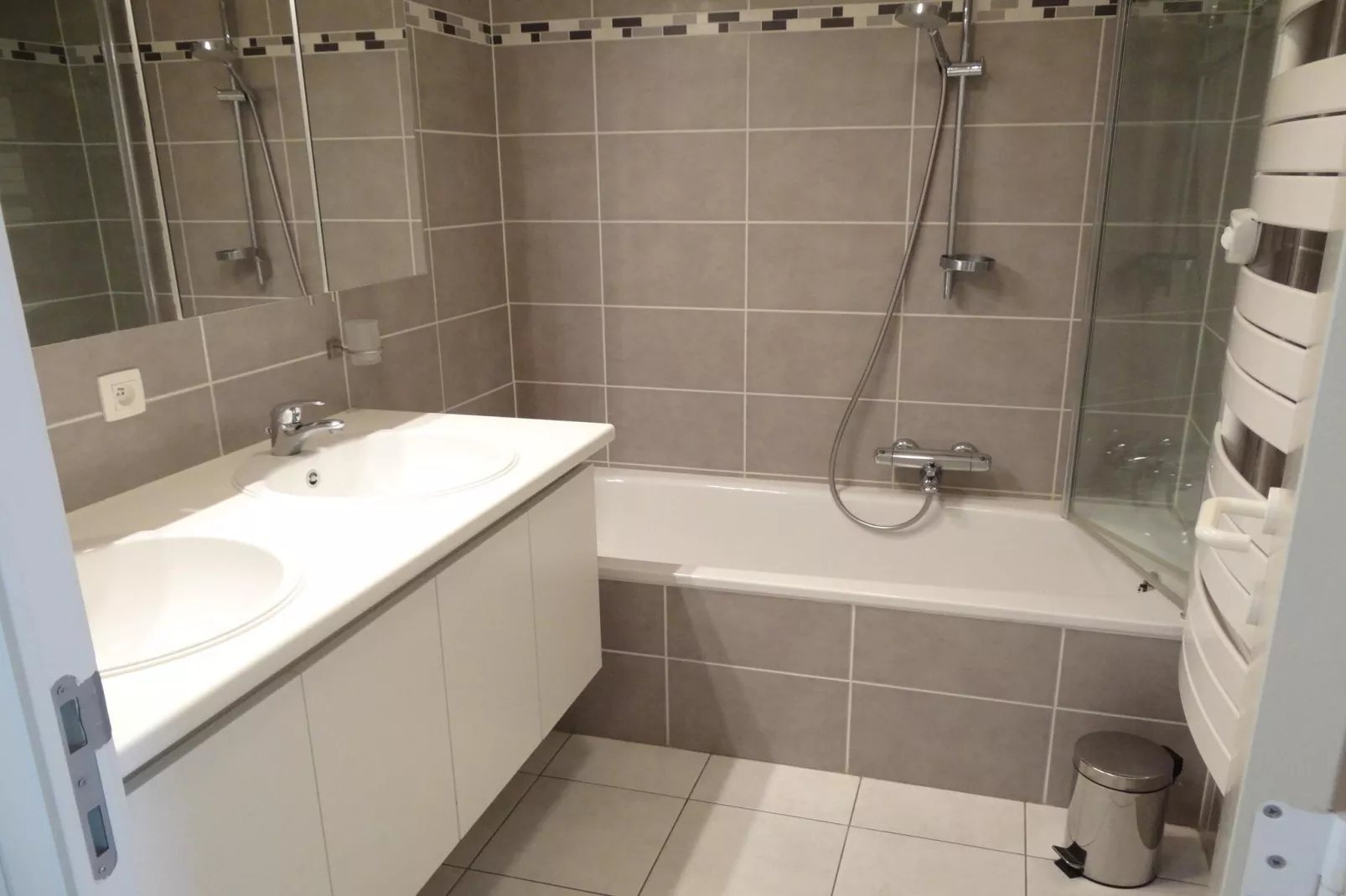 HELIOS-Bathroom