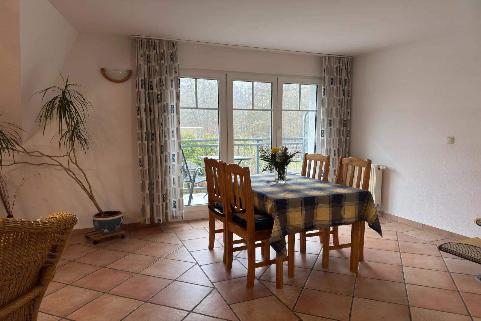 Bernstein mit Balkon am Sandstrand-Living room