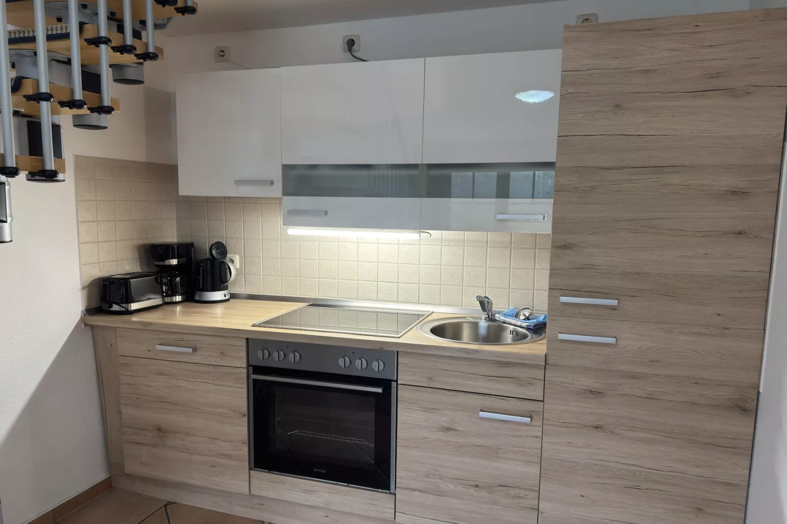 Bernstein mit Balkon am Sandstrand-Kitchen