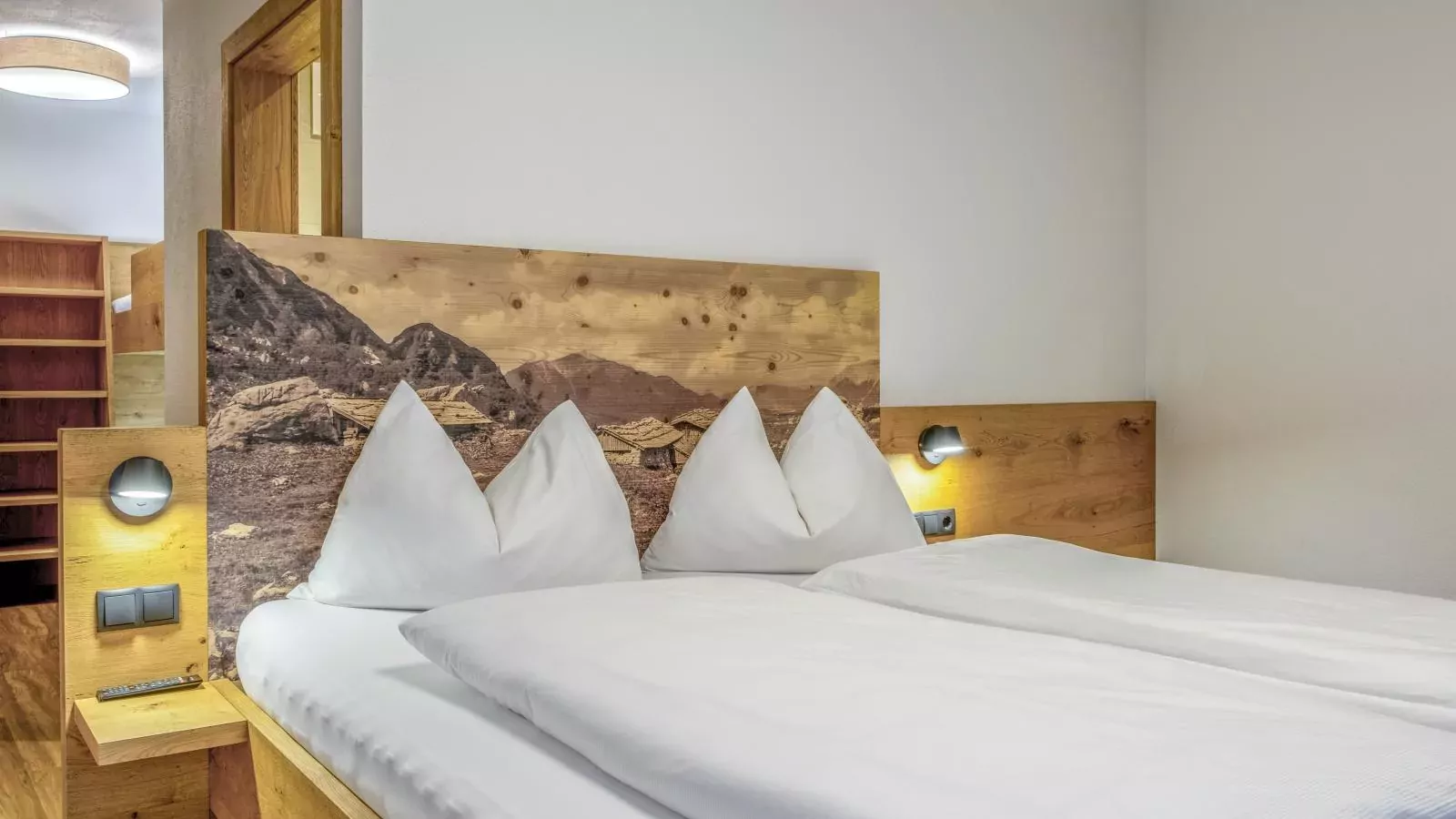 Helfenstein Lodge-Bedroom