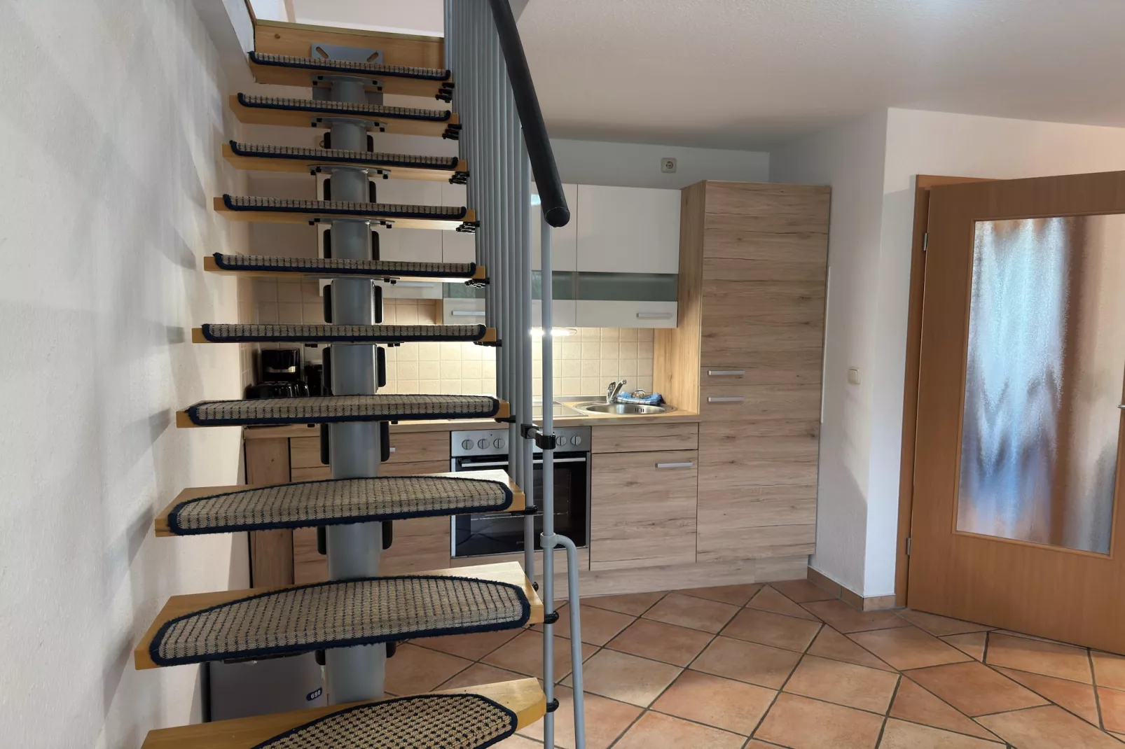 Bernstein mit Balkon am Sandstrand-Kitchen