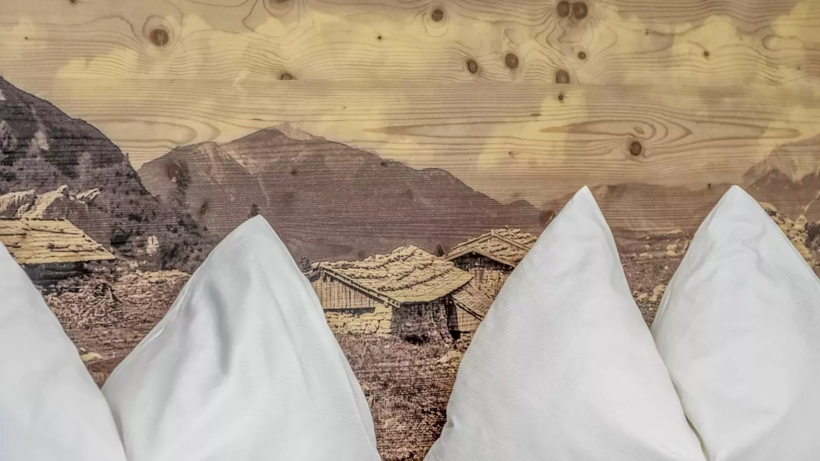 Helfenstein Lodge-Bedroom