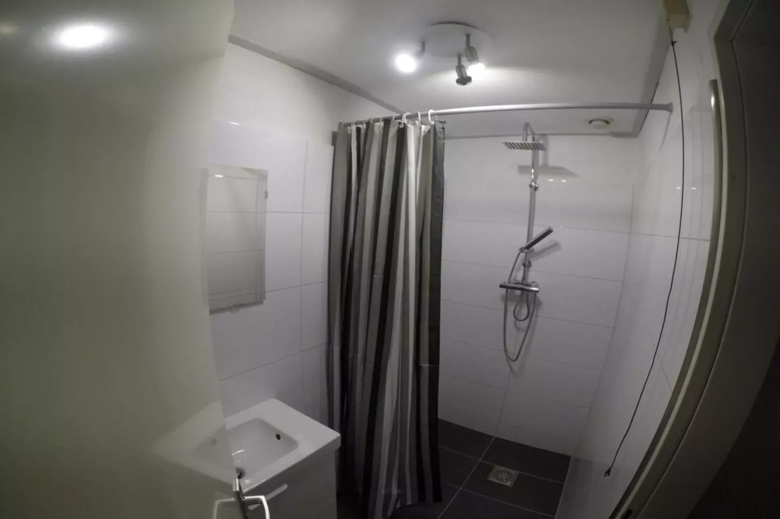 Schoneveld 137 Duinroos Breskens-Badezimmer