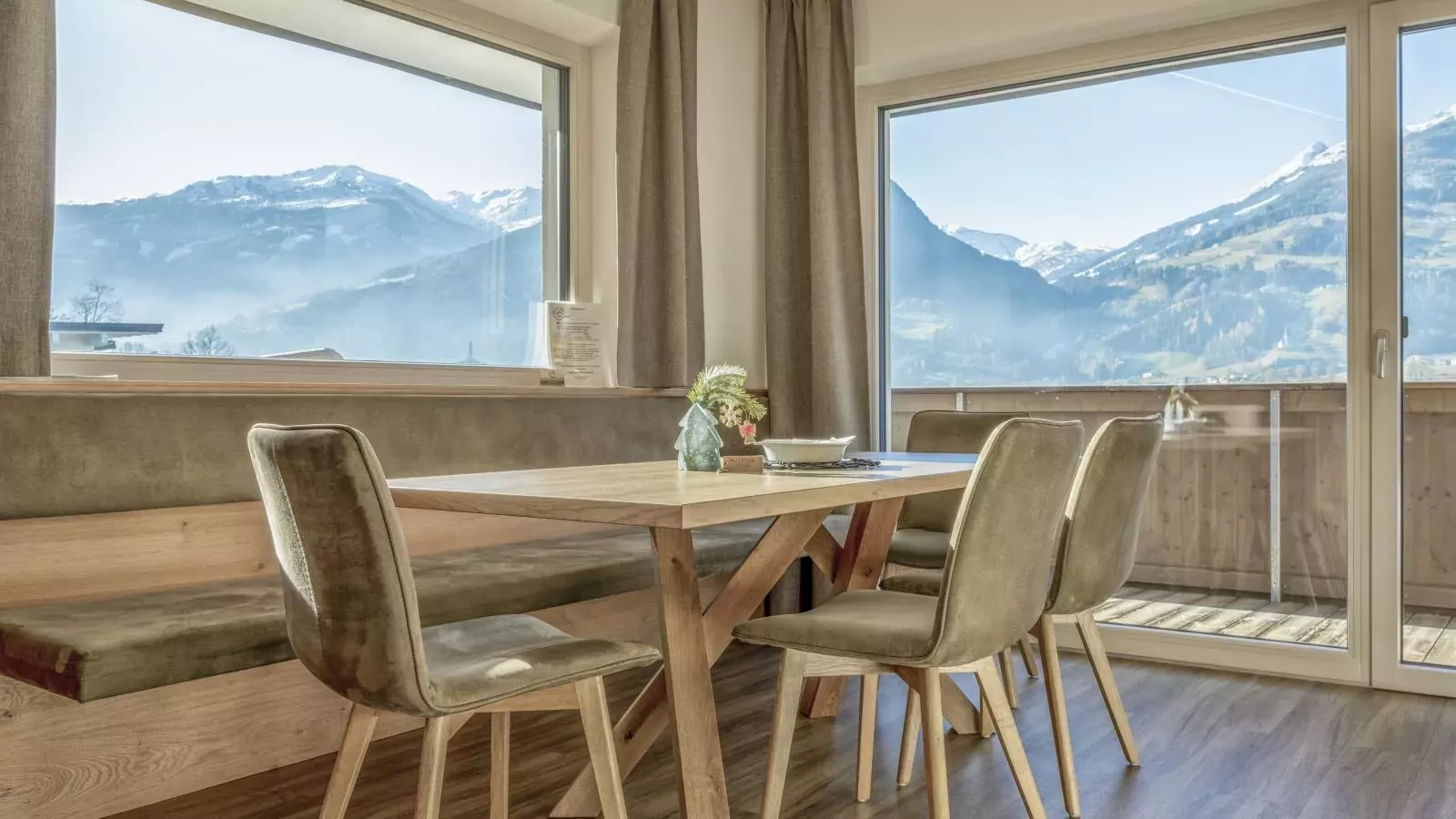 Helfenstein Lodge-Dining room