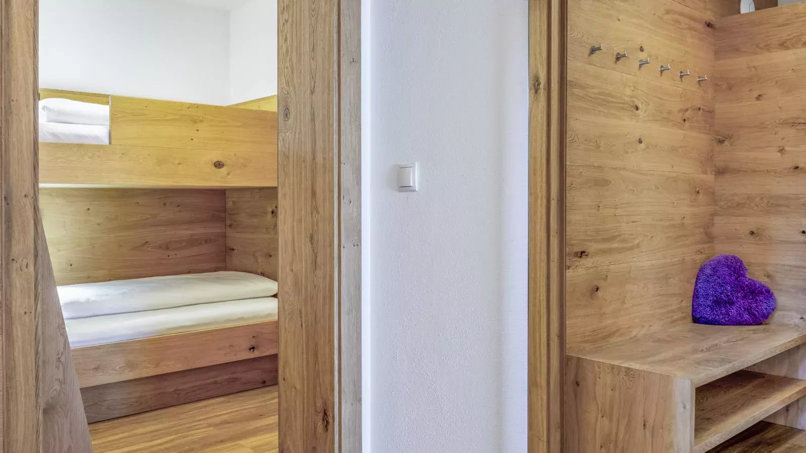 Helfenstein Lodge-Bedroom