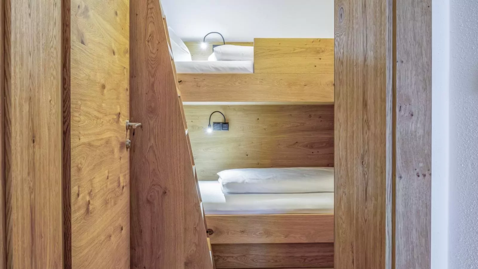Helfenstein Lodge-Bedroom