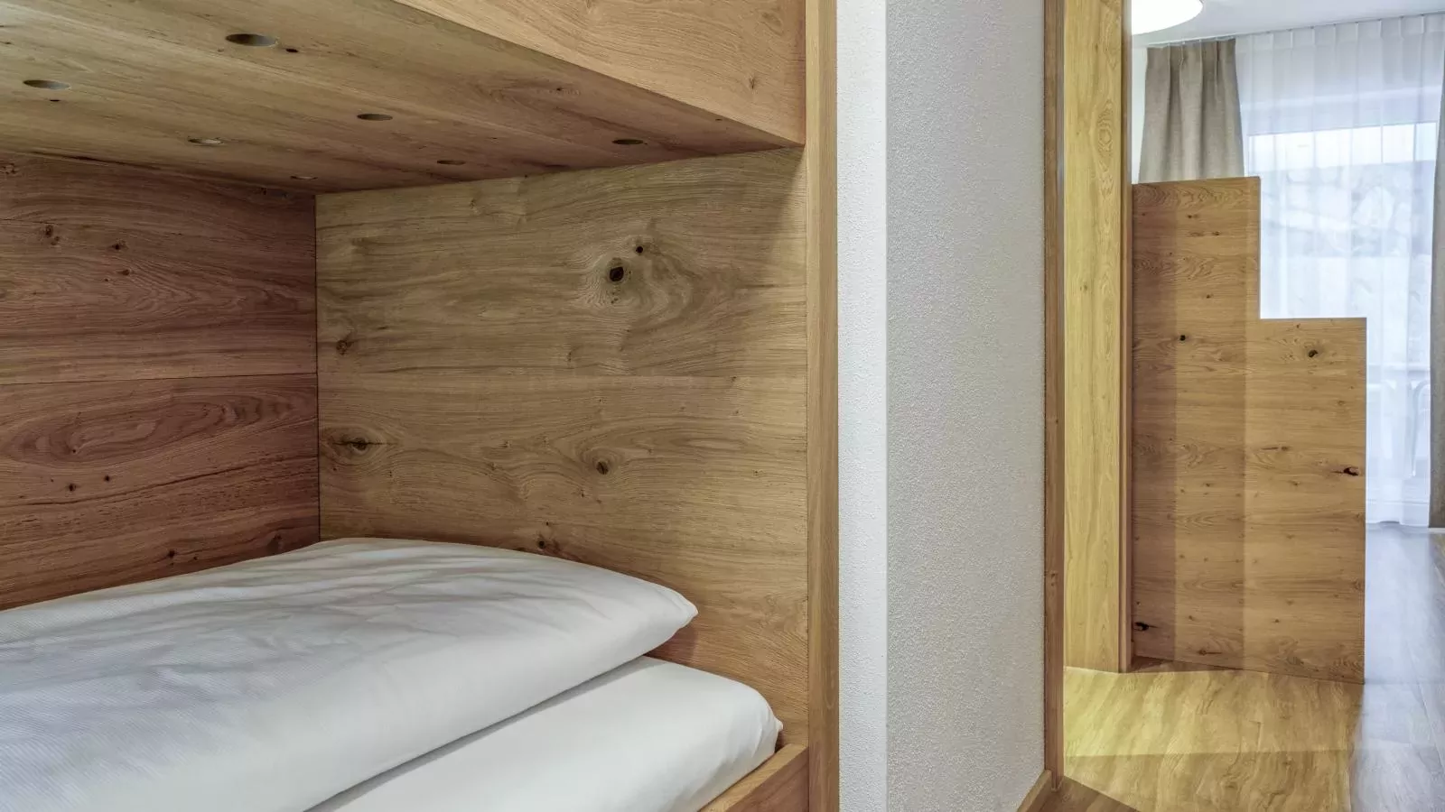 Helfenstein Lodge-Bedroom