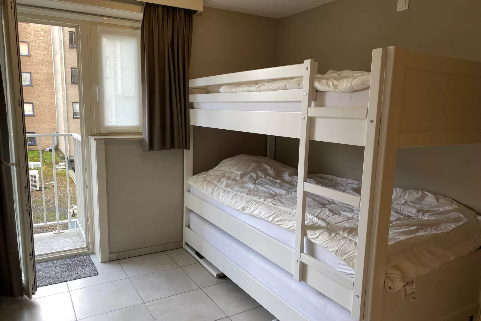 HELIOS-Bedroom
